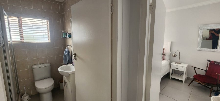 6 Bedroom Property for Sale in Fraaiuitsig Western Cape